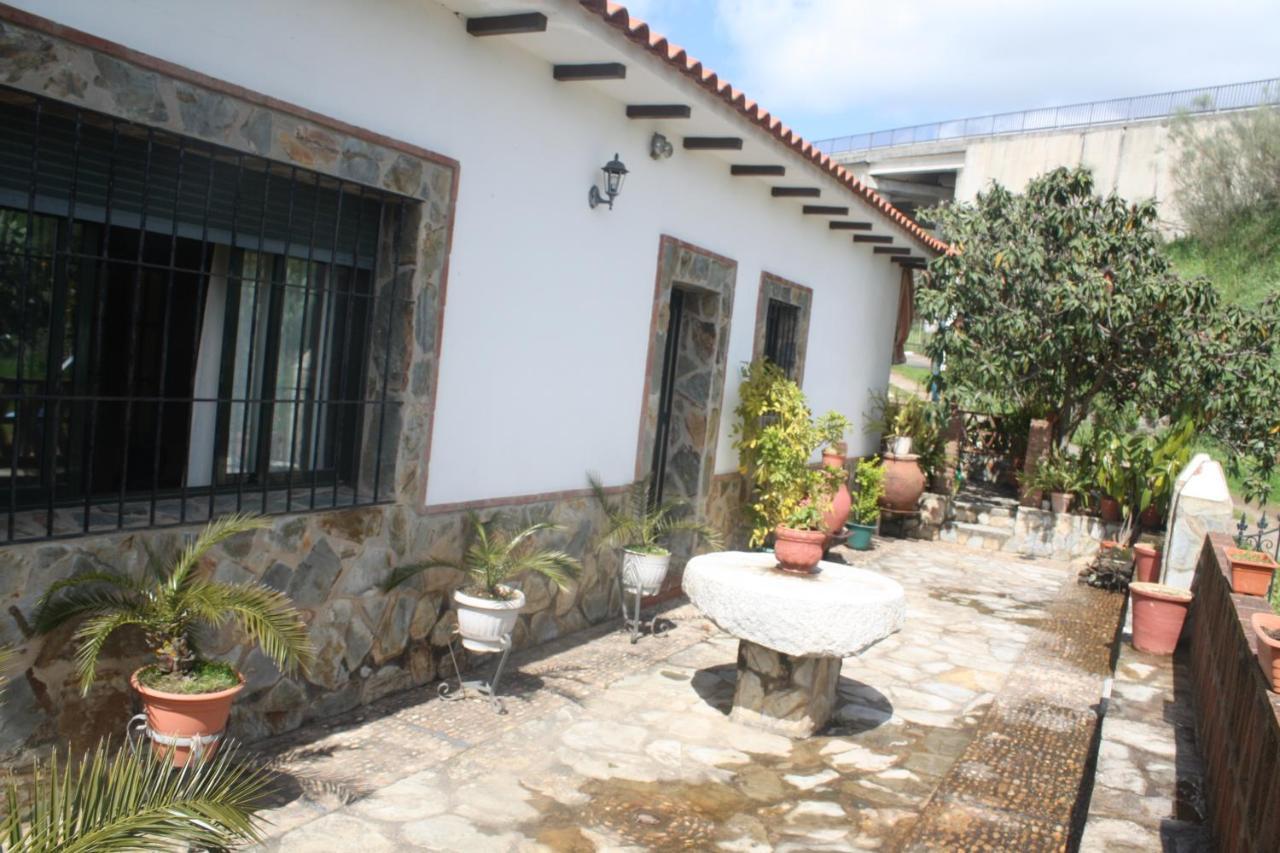 El Sitio De Su Recreo Villa เฮเรส เด ลอส คาบาลเญรอส ภายนอก รูปภาพ